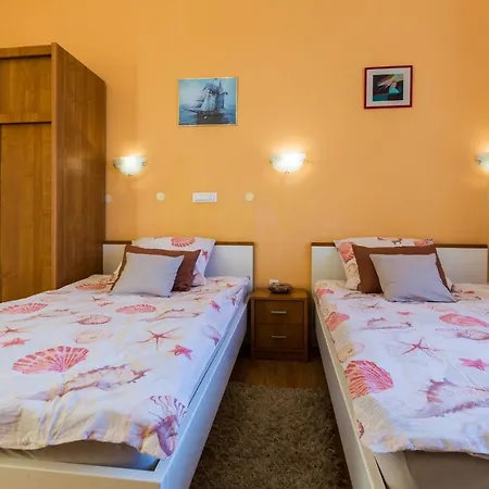 Bristol Lux 3br With View