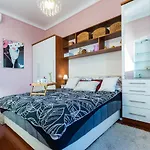 Bristol Lux 3br With View Апартаменти *